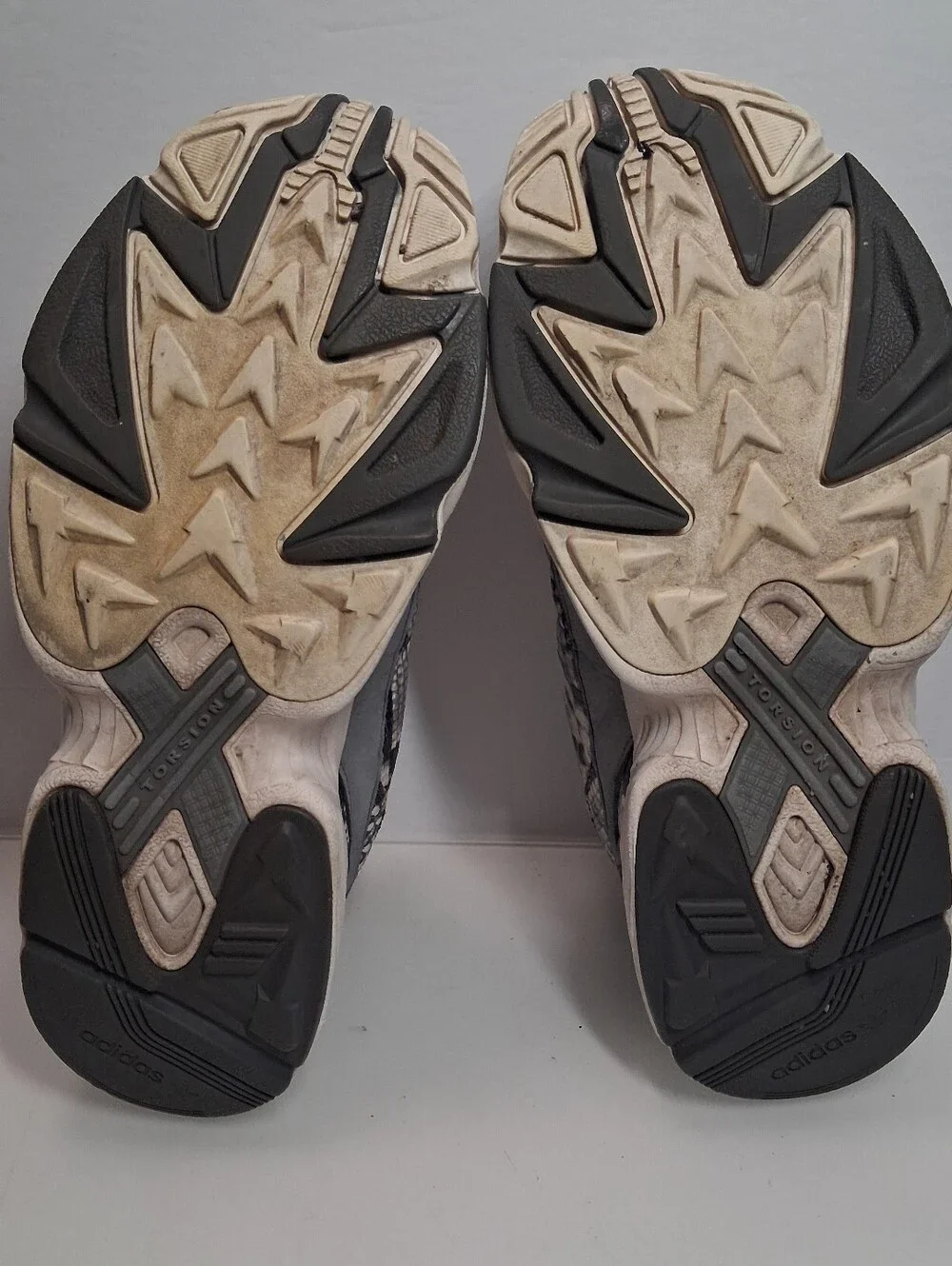 Adidas Womens Falcon W EH0192 Gray Graphic Print Lace Up Shoes Size 9 Pre-owned